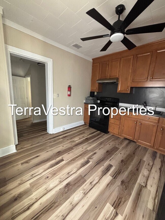 Primary Photo - 2 Bed Single Family in Salem! Eligible for...