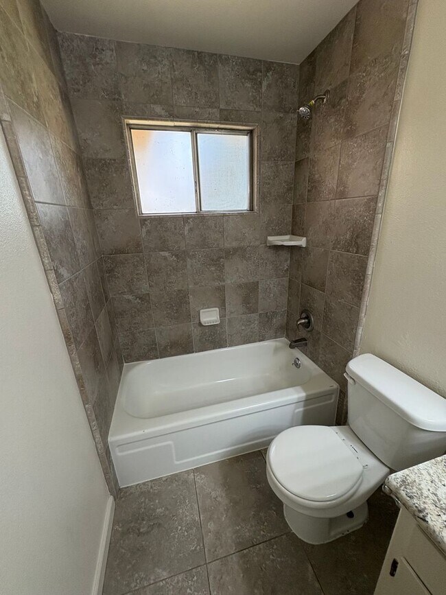 Building Photo - Spacious Home Available Now!