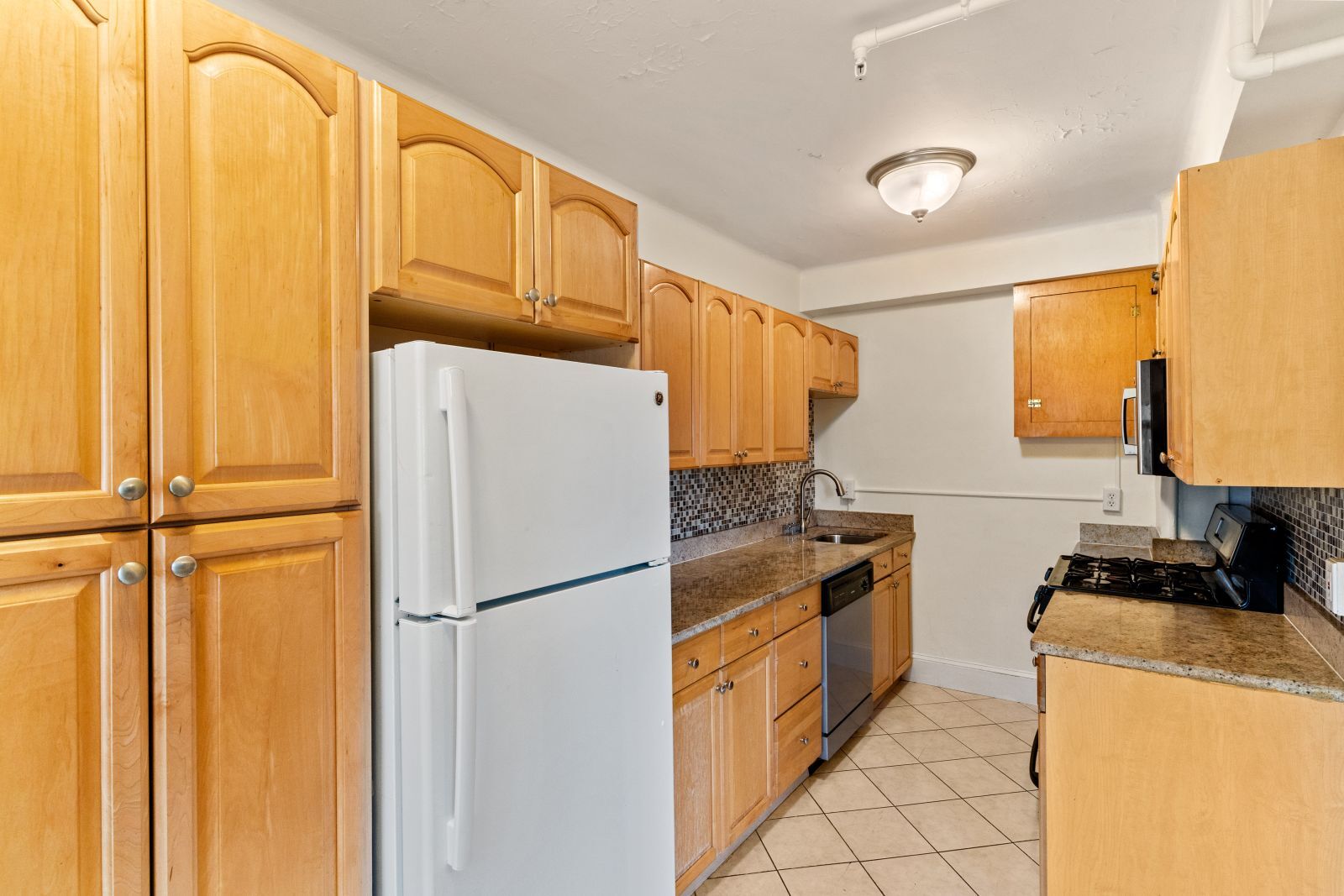 Building Photo - 1450 Beacon St