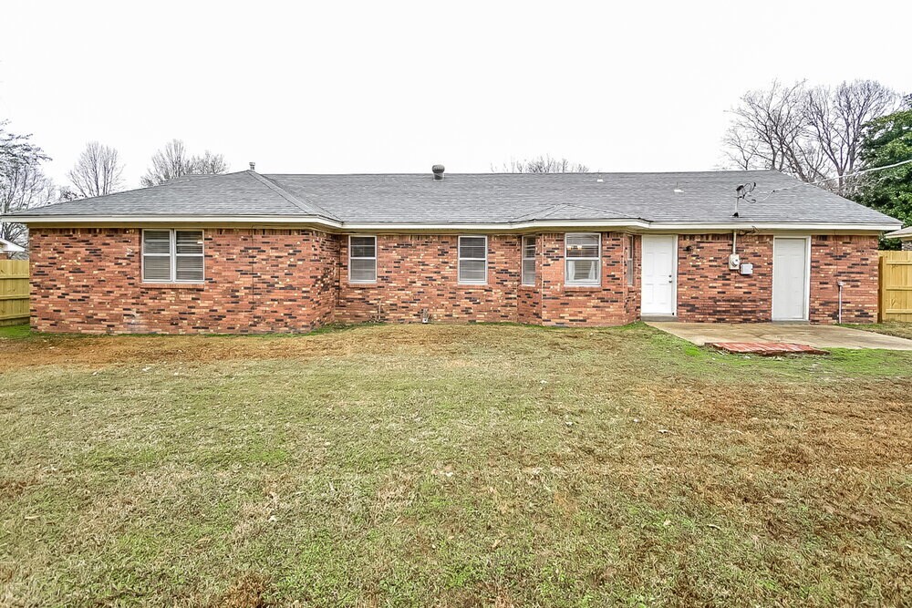 Building Photo - 9077 Neil Ave