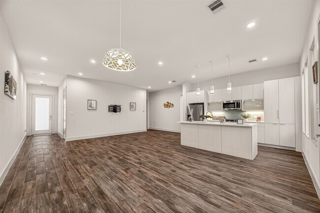 Building Photo - 4418 Bora Bora Ln