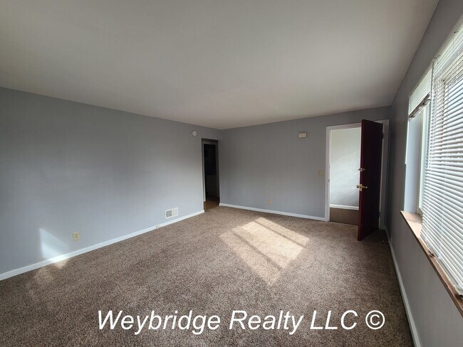 Building Photo - 2291 Townhill Rd
