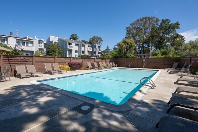 Building Photo - 543 Starboard Dr