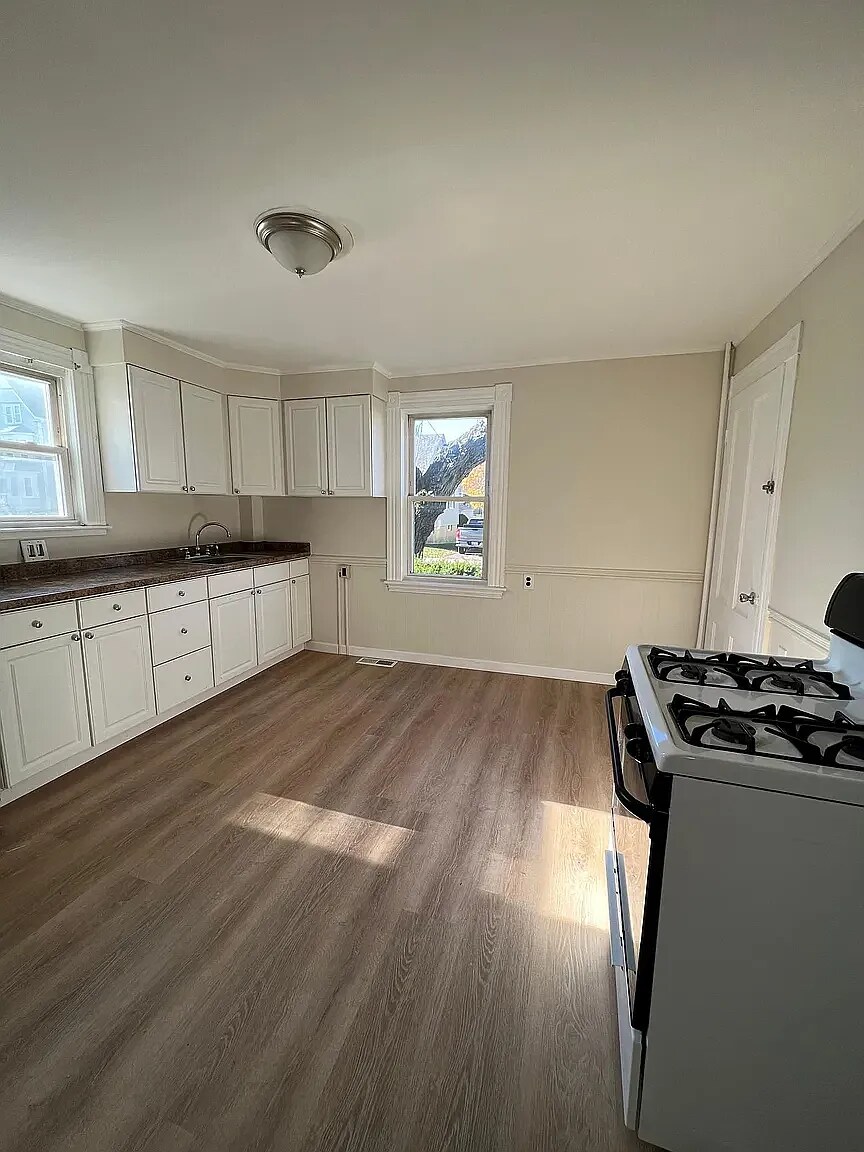 Building Photo - 6 Wheeler St