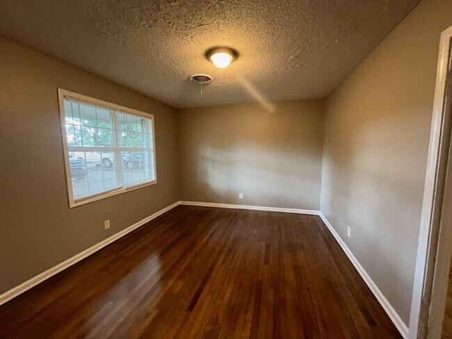 Building Photo - Renovated 3 Bedroom 1.5 Bath Home for Rent!!