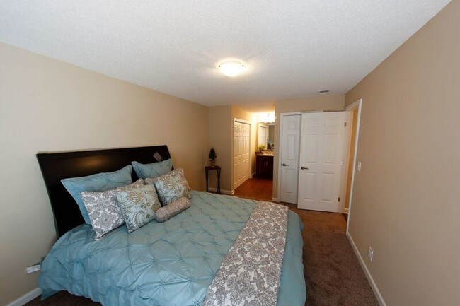 Building Photo - 3270 Kenelworth Dr