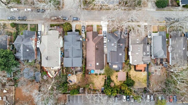 Building Photo - 865 Monroe Cir NE