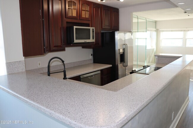 Building Photo - 1590 Le Baron Ave