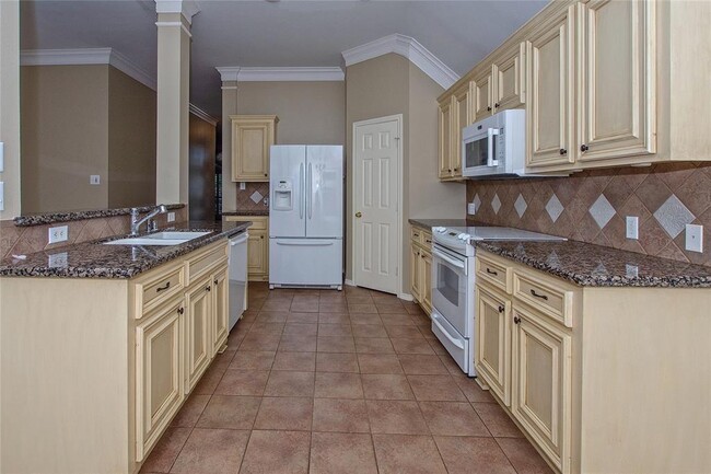Building Photo - 7718 Trophy Pl Dr