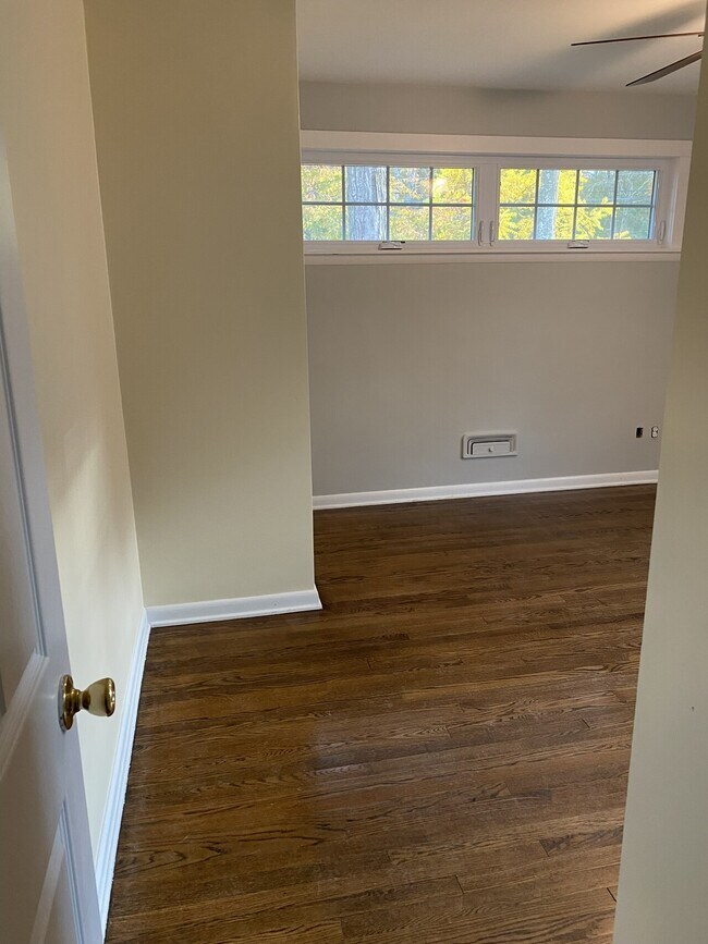 Building Photo - 13 Ellen Lane