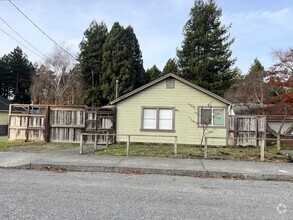 Building Photo - 3/1 Pet Friendly Cutten Home With Large Fe...