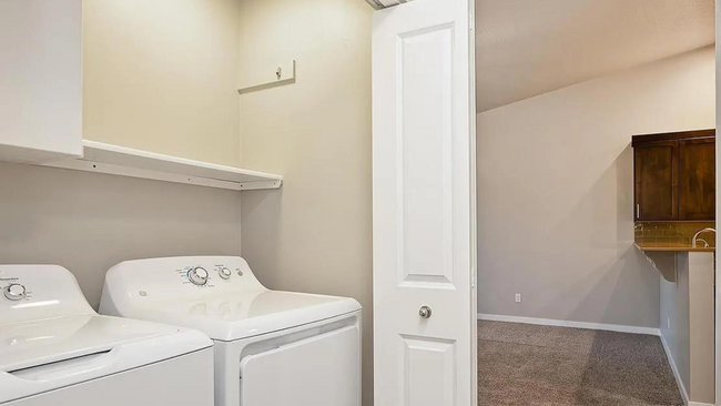Building Photo - 3130 Devlin~Beautiful townhouse in the Ver...