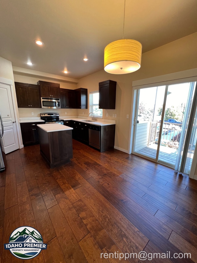 Building Photo - 8834 W Pine Valley Ln