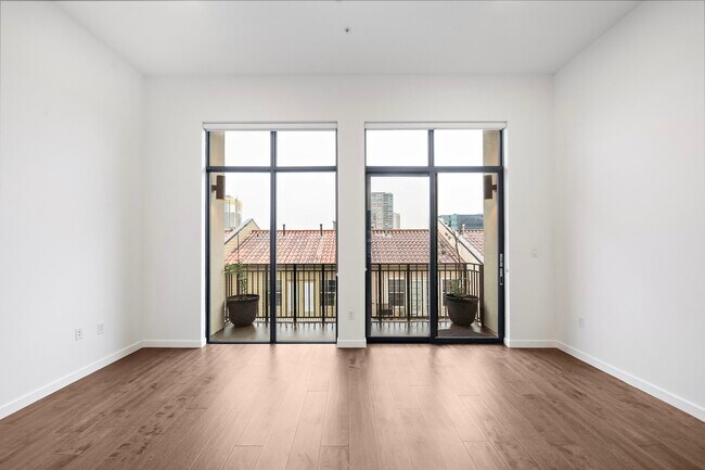 Building Photo - 4820 Caroline St