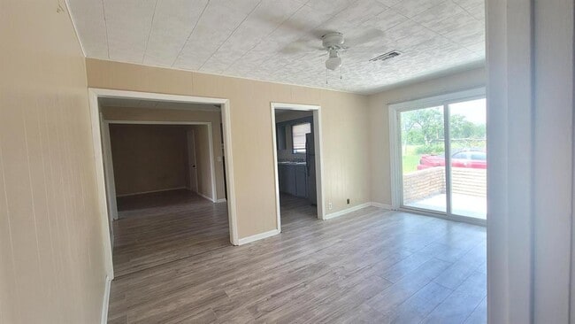 Building Photo - 10327 TX-60