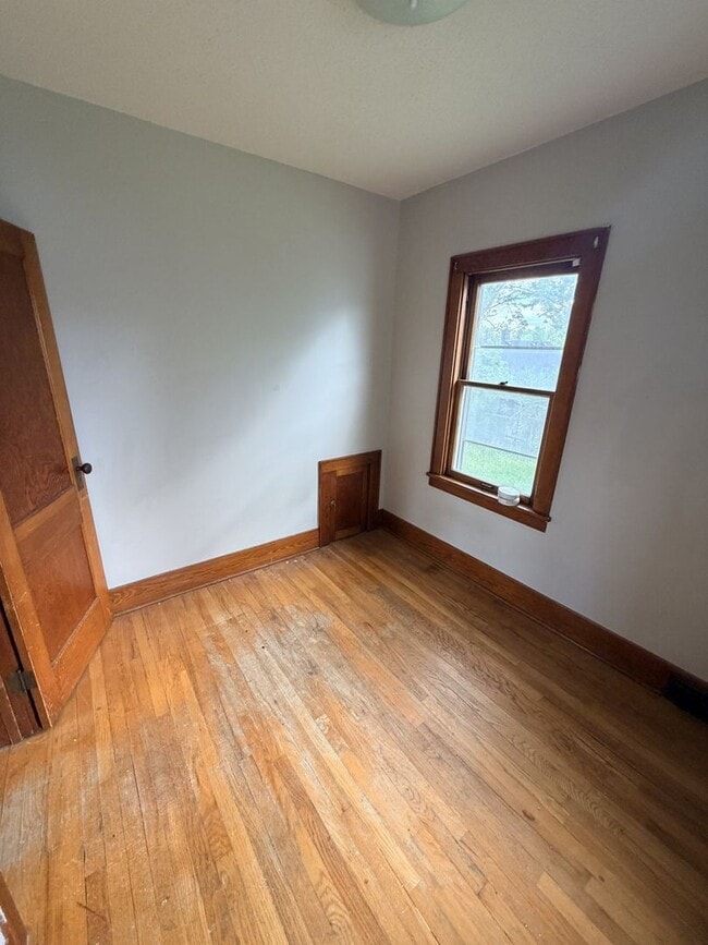 Building Photo - 1336 S 25th Ave