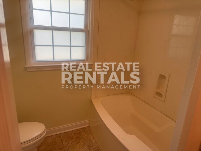 Building Photo - 514 Country Club Pl