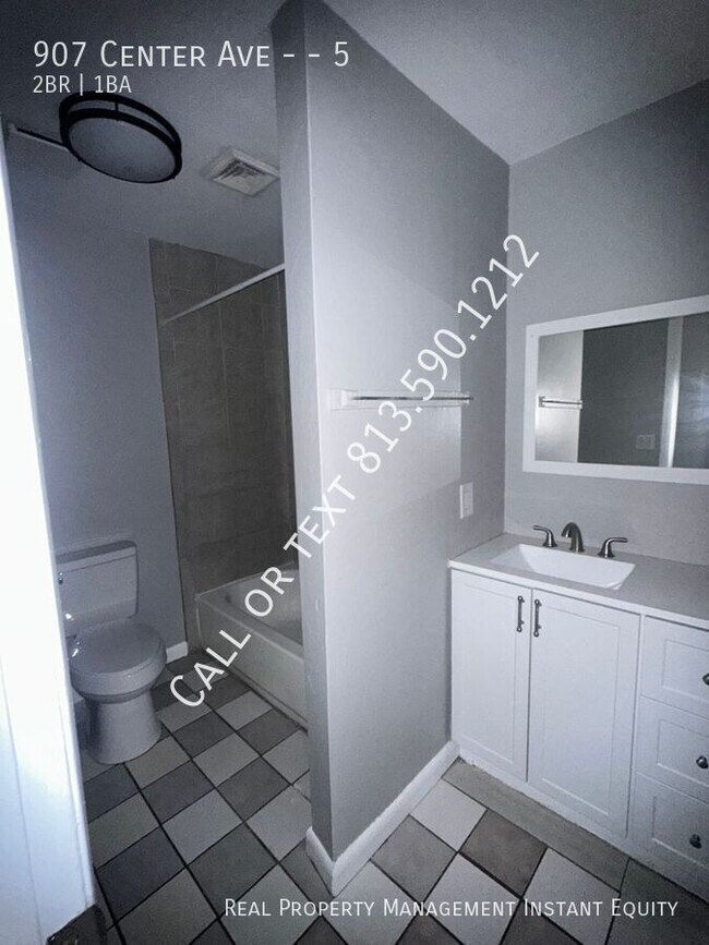 Building Photo - 907 Center Ave