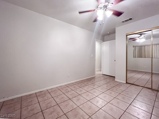 Building Photo - 5532 Great Divide St