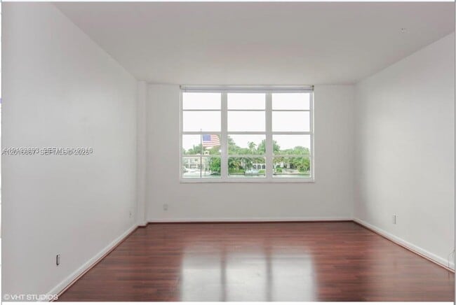 Building Photo - 5700 Collins Ave
