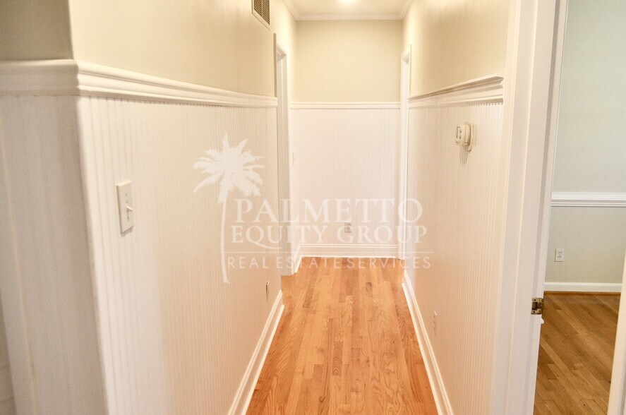 Building Photo - 102 Forestdale Dr