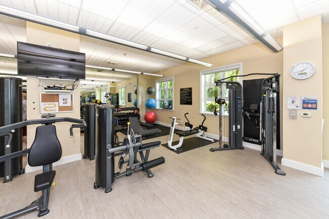 Building Photo - 403 S Sapodilla Ave