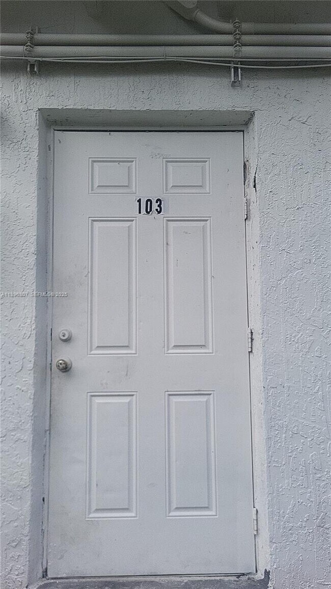 Building Photo - 848 SW 5th St