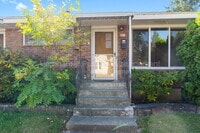 Building Photo - 807 W Alice Ave