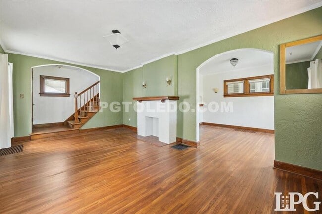Building Photo - 2029 Berdan Ave