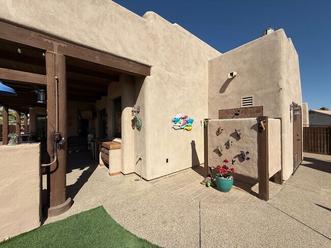 Building Photo - Gorgeous Furnished Pool/Spa Home with spectacular views