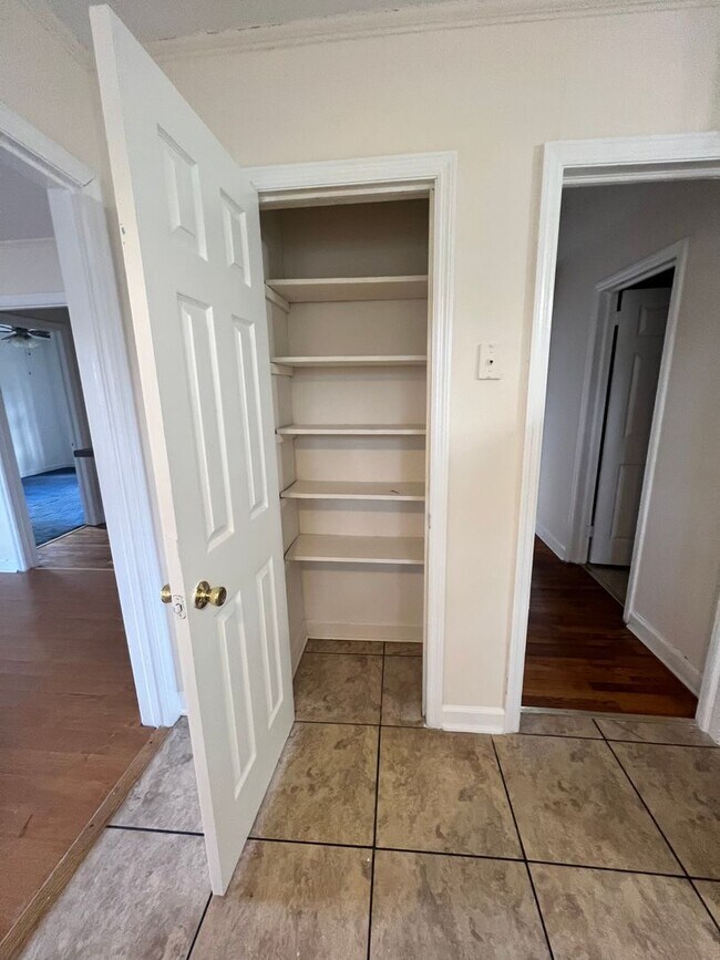 Building Photo - 3 bedroom home located off Neuse Blvd