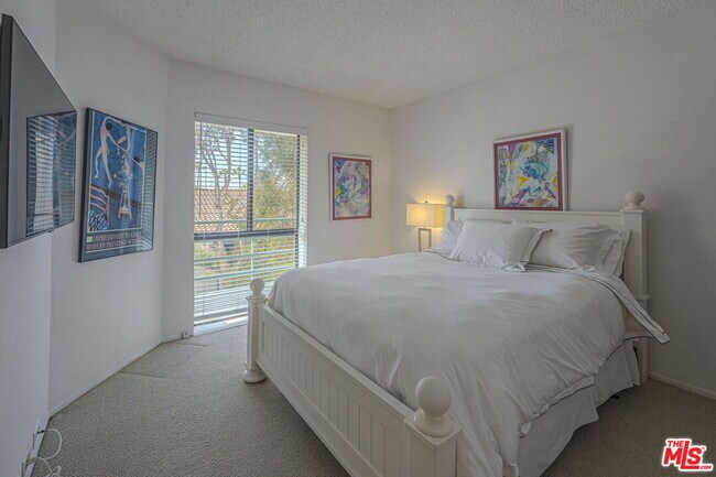 Building Photo - 2960 Neilson Way
