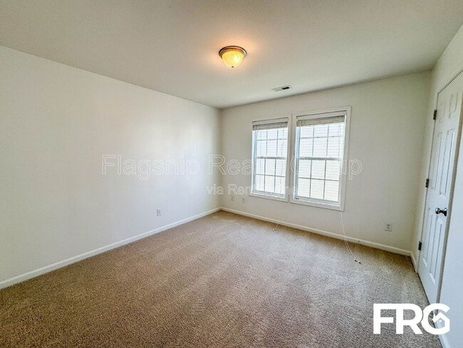 Building Photo - 1021 Jade Ln