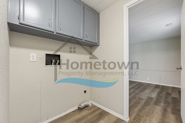 Building Photo - 2-Bedroom 2-Bathroom Home with Off-Street Parking Available in Coeur d’Alene!