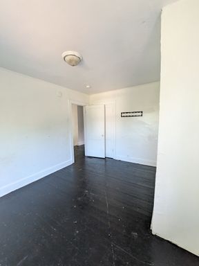 Building Photo - Section 8 approved 3 bed 1 bath home in McKeesport!