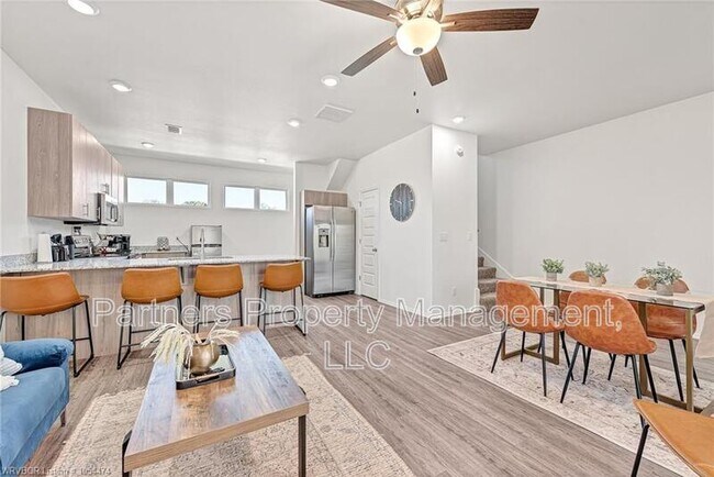 Building Photo - 1768 S Razorback Rd