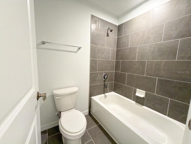 Building Photo - 1327 Normandy Dr