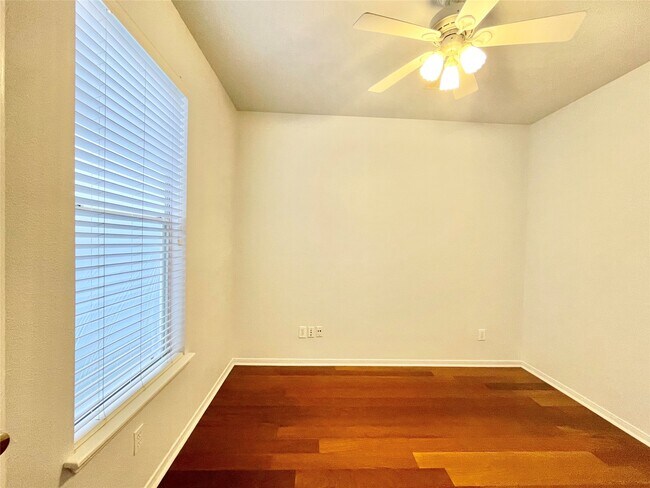 Building Photo - 11 Dalea Pl