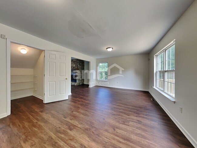 Building Photo - 5 Natalie Ct