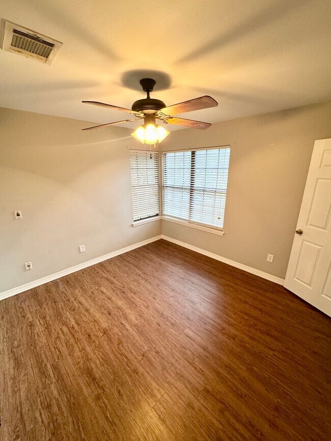 Building Photo - Cobblestone Condo Rental Available