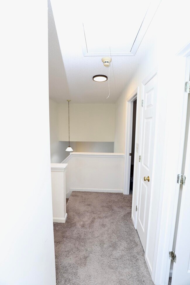 Building Photo - 21 N Trace Ct