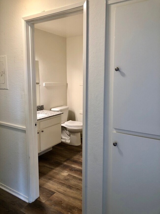 Building Photo - West Ventura Apartment