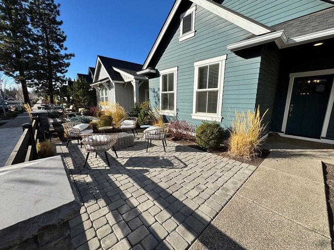 Building Photo - FOR RENT - Furnished 3 bed, 2 bath NorthWest Crossing Modern Townhome