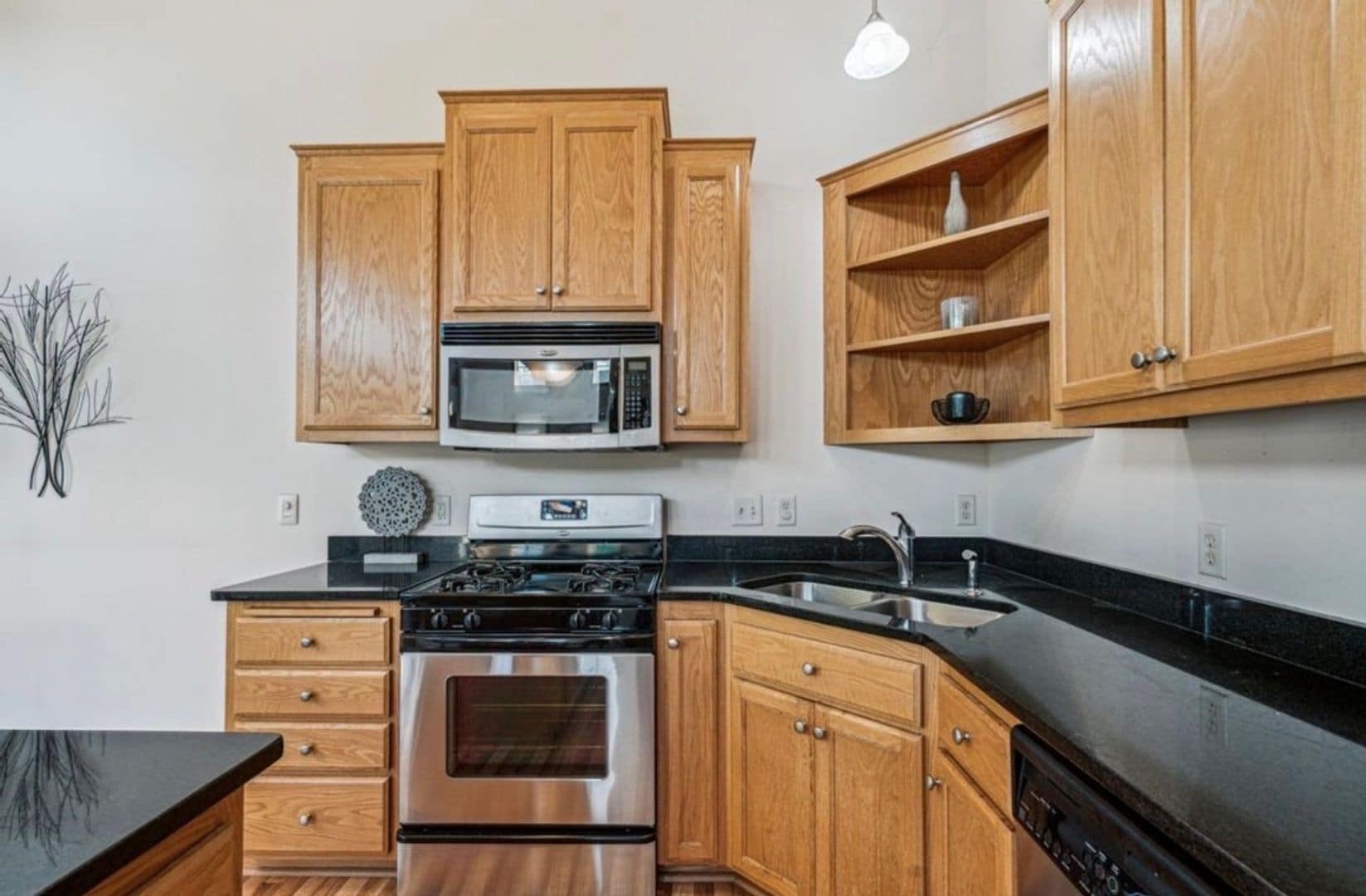 Building Photo - 8315 Cedarview Cir