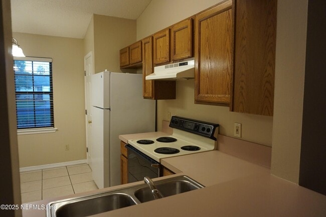 Building Photo - 7809 Allspice Cir E