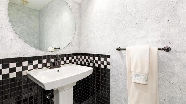 Building Photo - 10438 St Tropez Pl