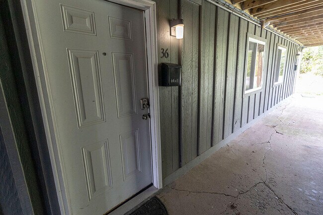 Building Photo - 105 N Garth Ave