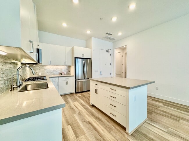 Building Photo - 45128 Warm Springs Blvd