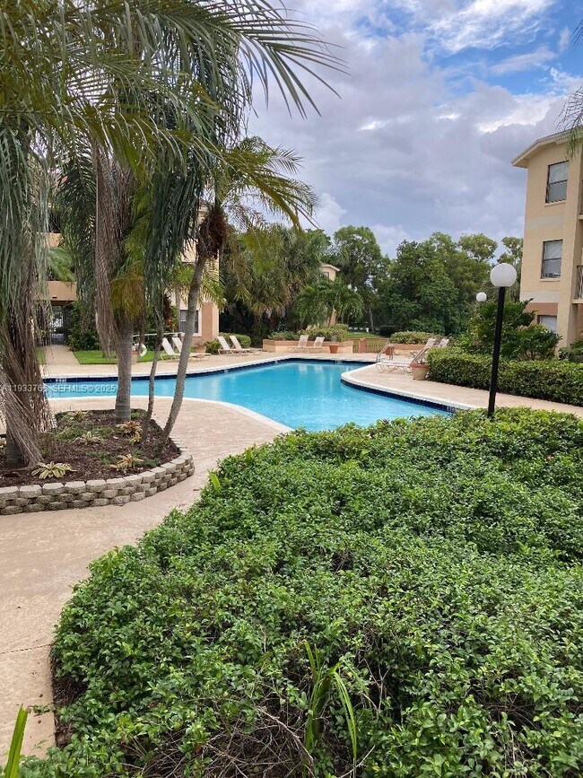 Building Photo - 9999 Summerbreeze Dr