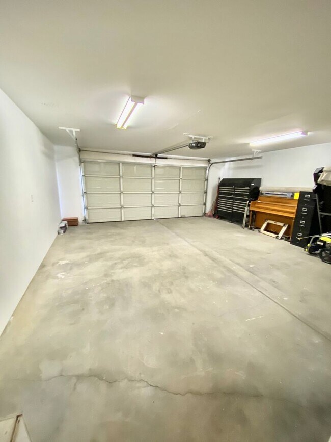 Building Photo - 5553 Baileya Ave